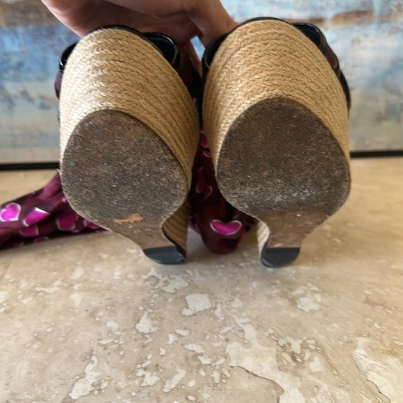 Gucci Satin Printed Wedges - Picture 4 of 8